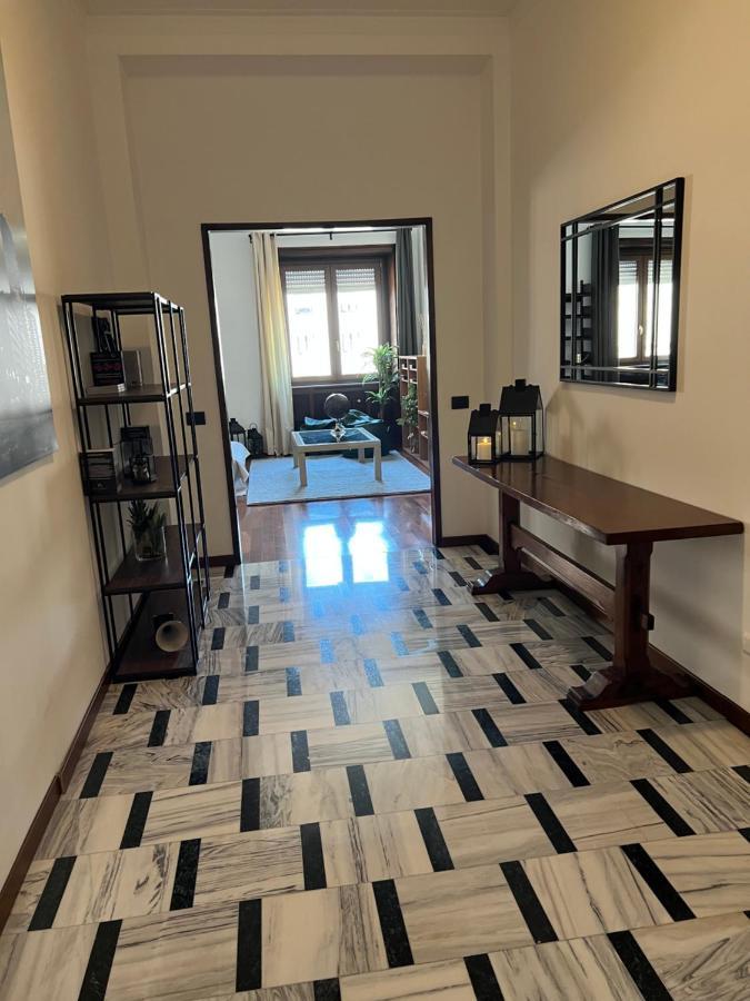 Rebecca'S Milano Collection: Repubblica Apartment Bagian luar foto