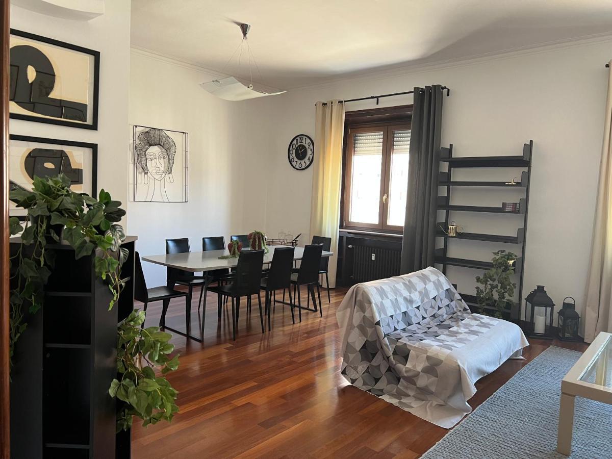 Rebecca'S Milano Collection: Repubblica Apartment Bagian luar foto