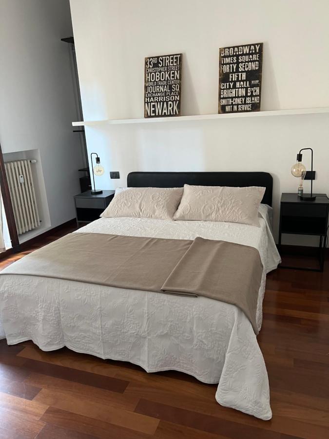 Rebecca'S Milano Collection: Repubblica Apartment Bagian luar foto